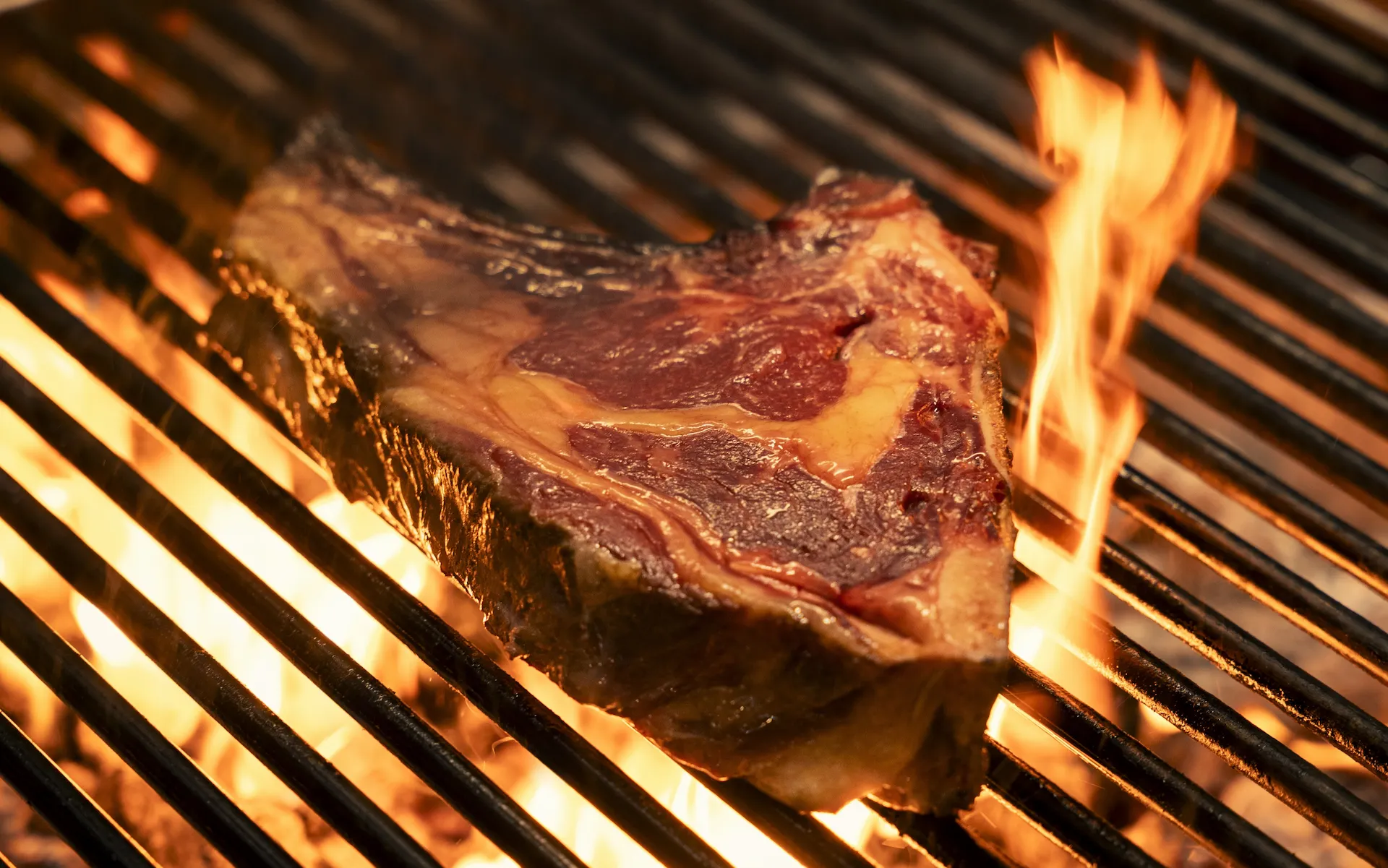 Chuletón de vaca madurado a la brasa - Carbònic Restaurant Salou